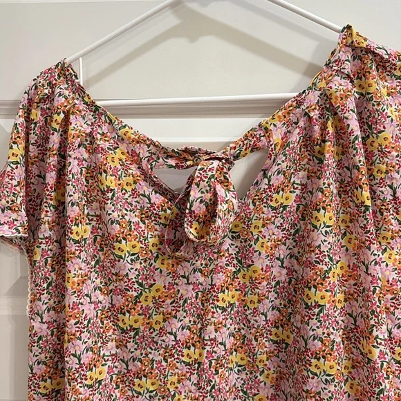 ✨Plus Size Lauren Conrad Floral Blouse✨ - Picture 5 of 6